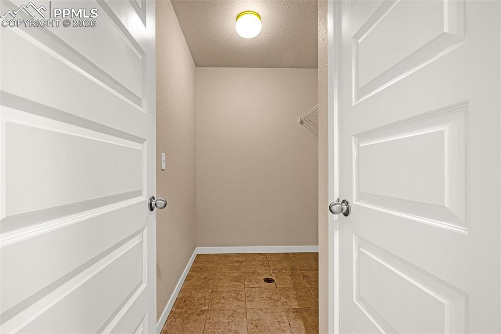 Image 26 of 47: Closet