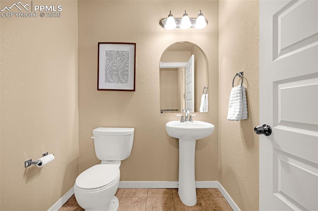 Image 30 of 47: Bathroom