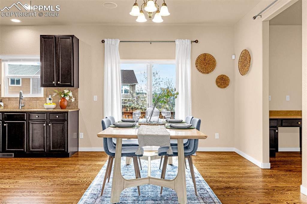 Image 7 of 47: Dining Area