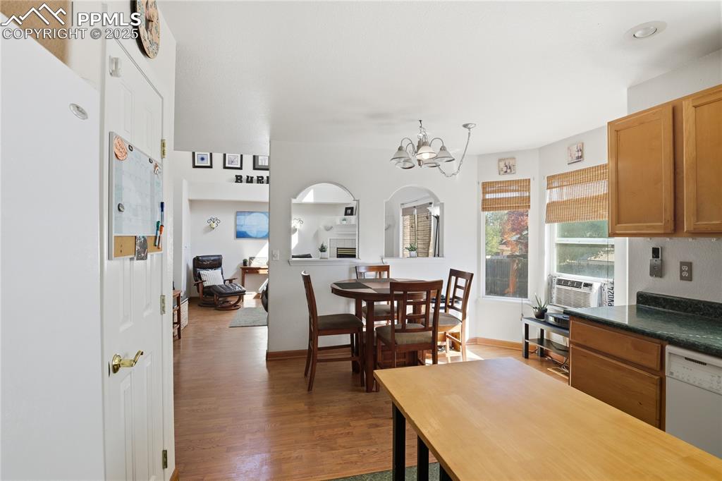 Image 10 of 32: Kitchen