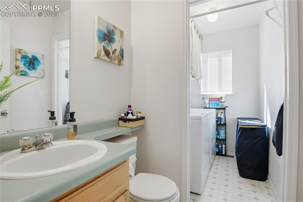 Image 12 of 32: Bathroom