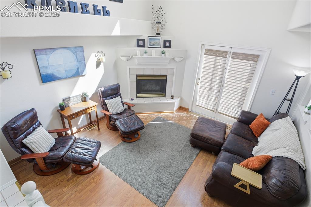 Image 14 of 32: Living Room