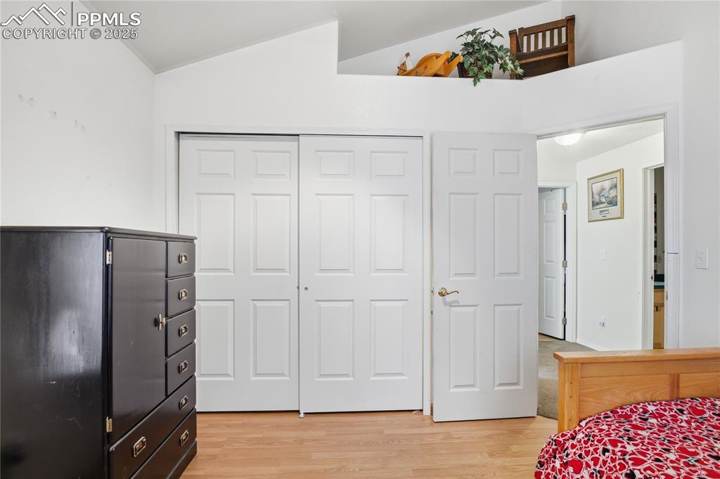 Image 16 of 32: Bedroom