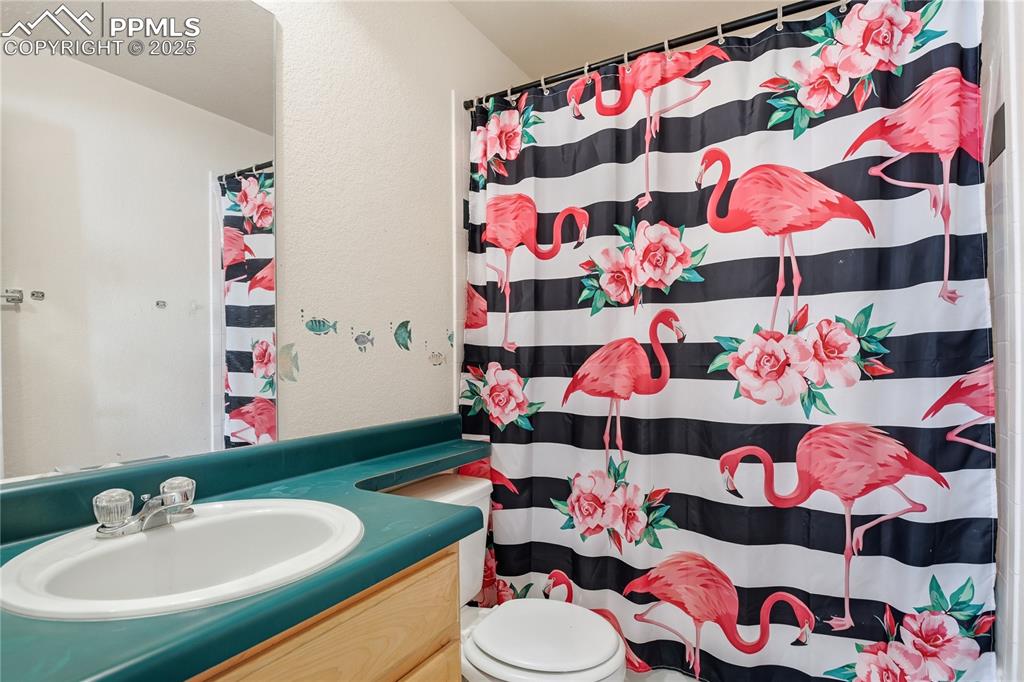 Image 19 of 32: Bathroom