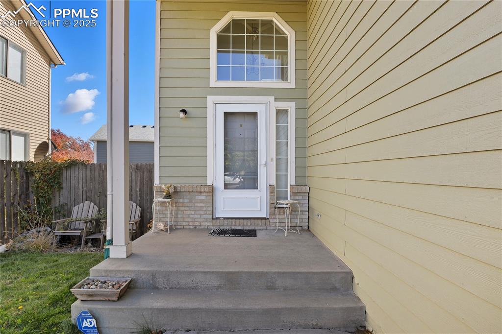 Image 3 of 32: Entry