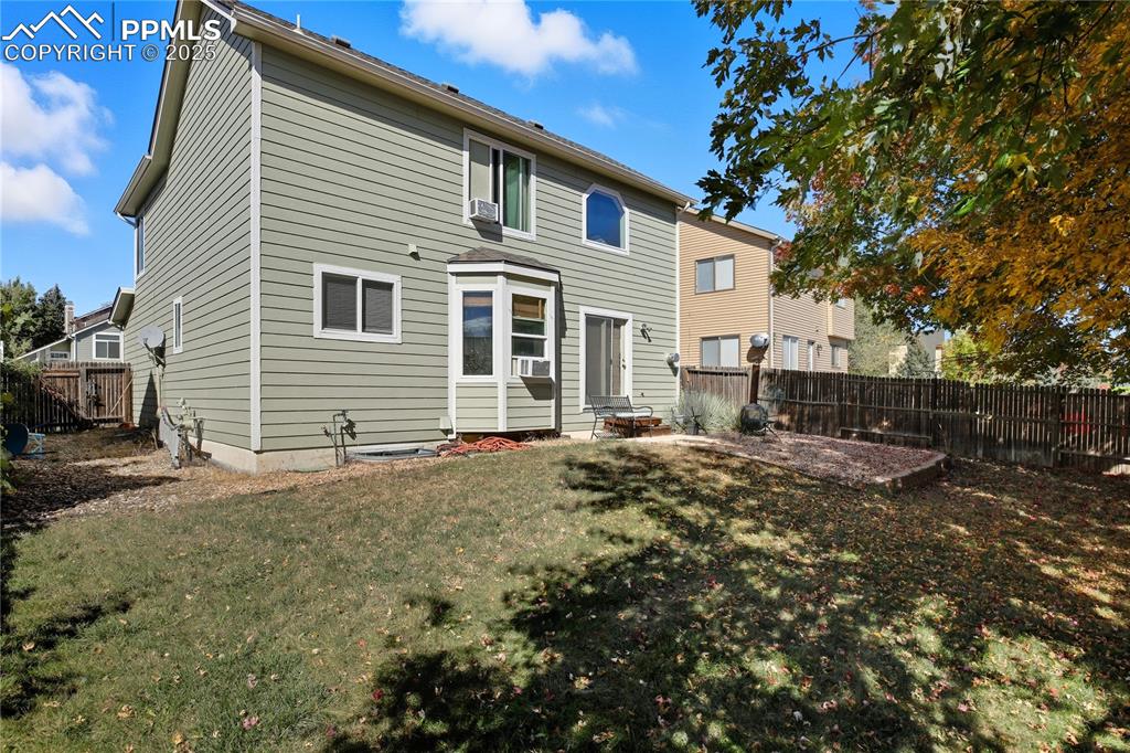 Image 31 of 32: Back of Structure