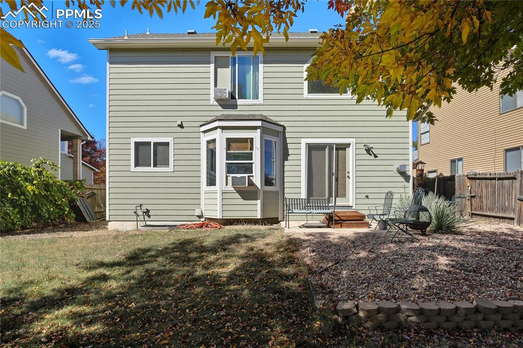 Image 32 of 32: Back of Structure