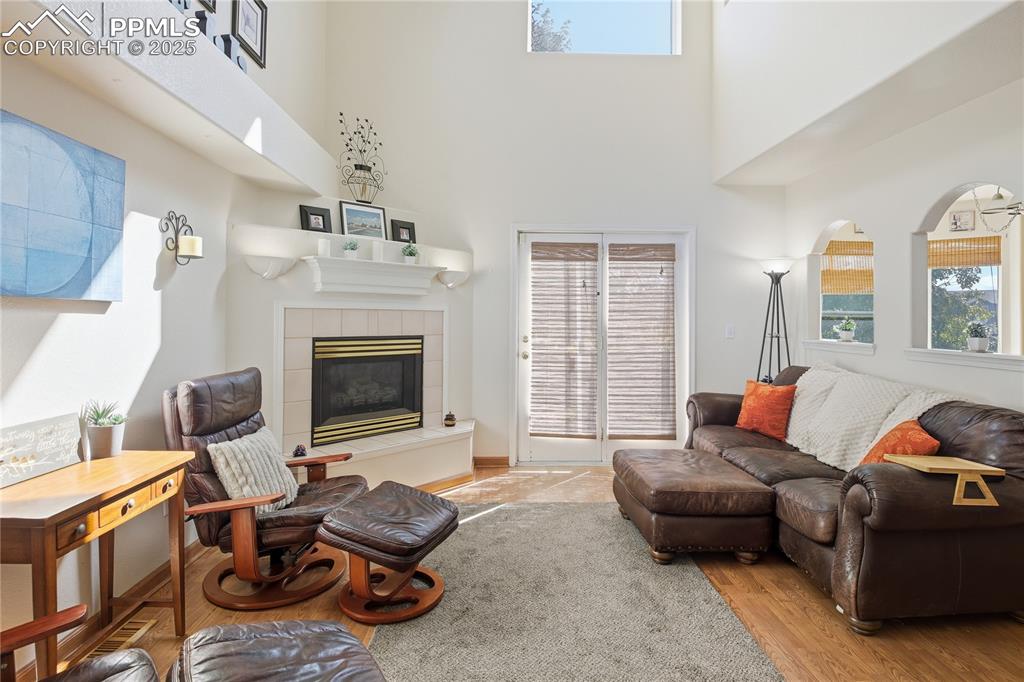 Image 4 of 32: Living Room