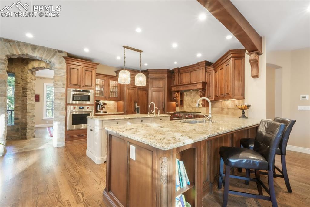 Image 17 of 50: Kitchen