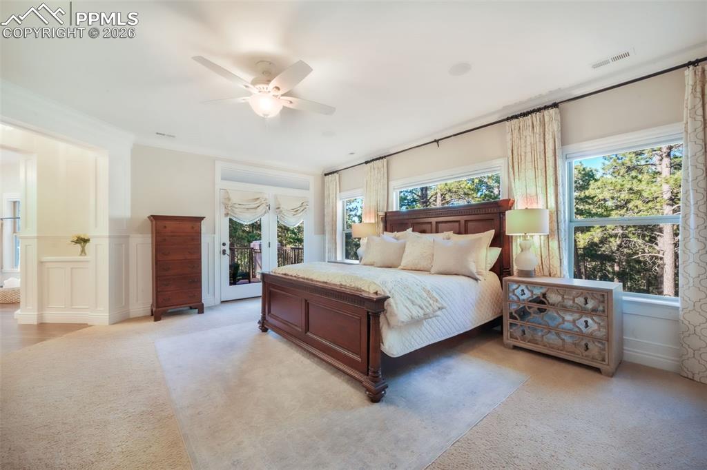 Image 23 of 50: Bedroom