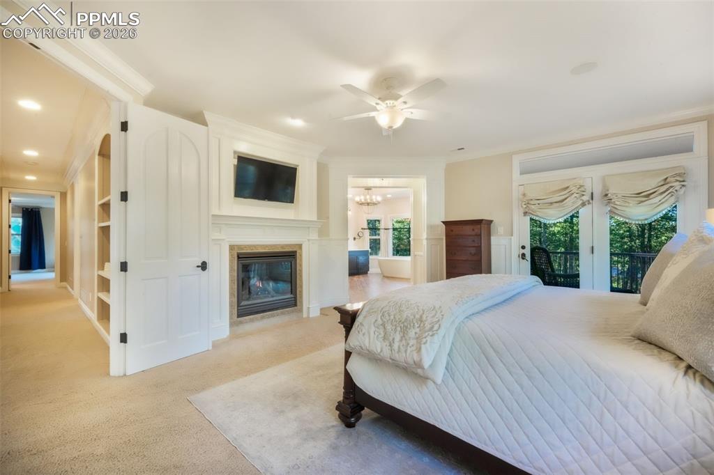 Image 26 of 50: Bedroom