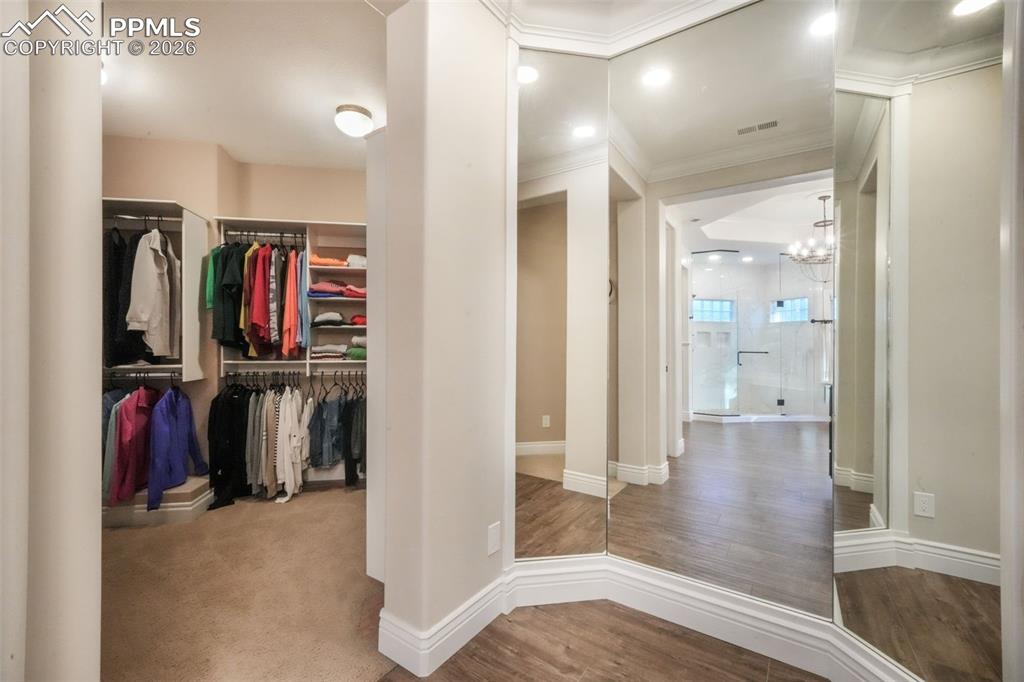 Image 29 of 50: Closet