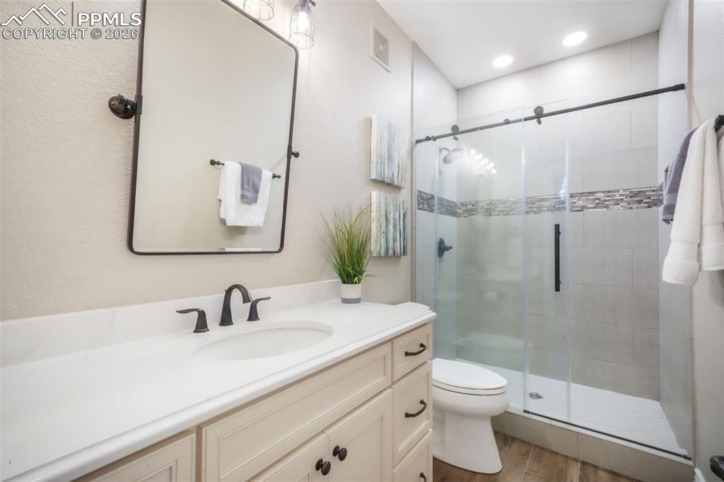 Image 40 of 50: Bathroom