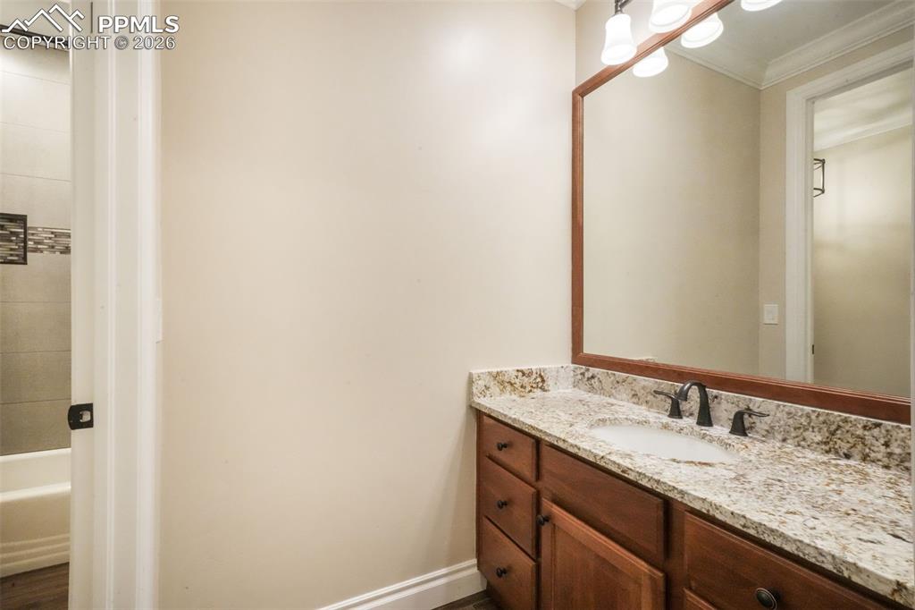 Image 7 of 50: Bathroom