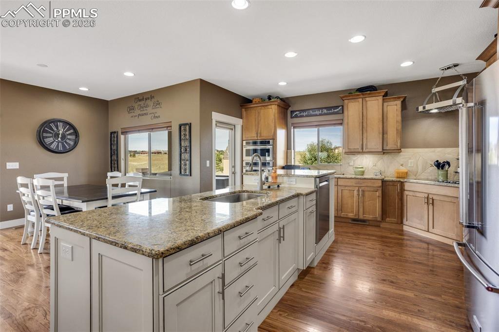 Image 11 of 50: Kitchen