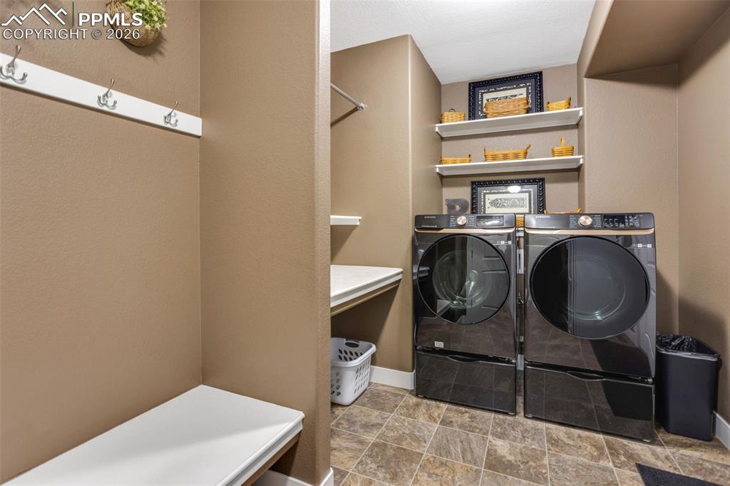 Image 14 of 50: Laundry