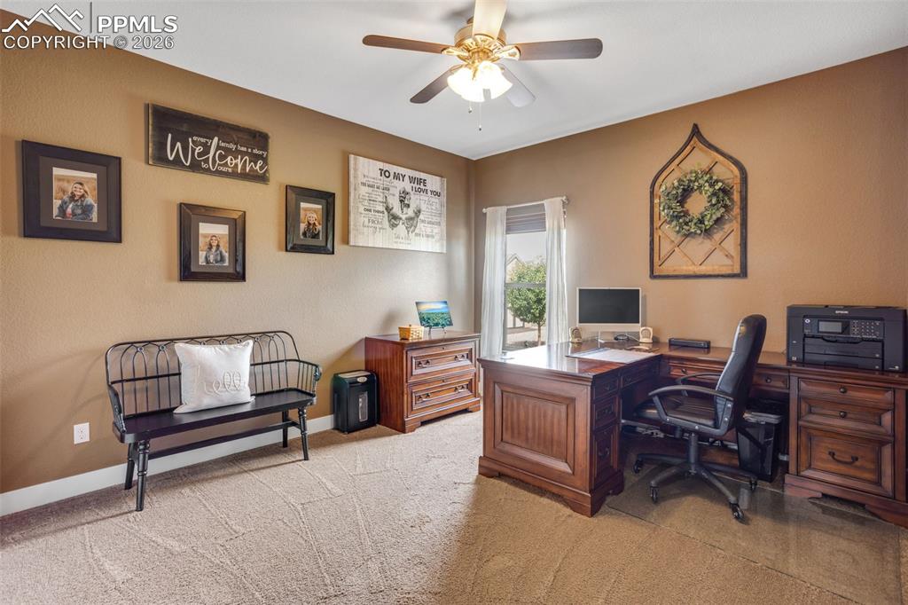 Image 19 of 50: Bedroom