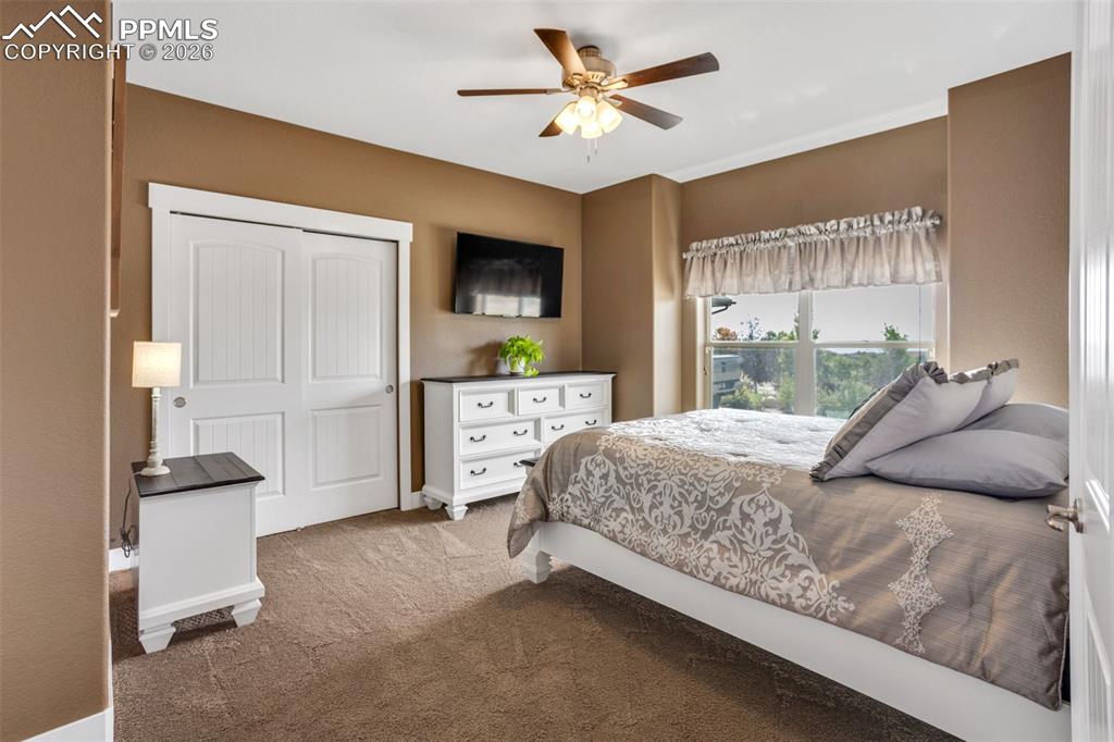 Image 20 of 50: Bedroom