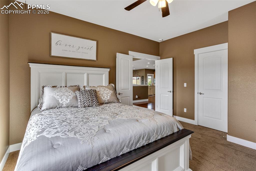 Image 21 of 50: Bedroom