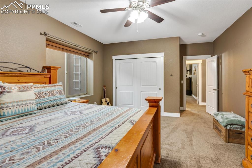 Image 30 of 50: Bedroom