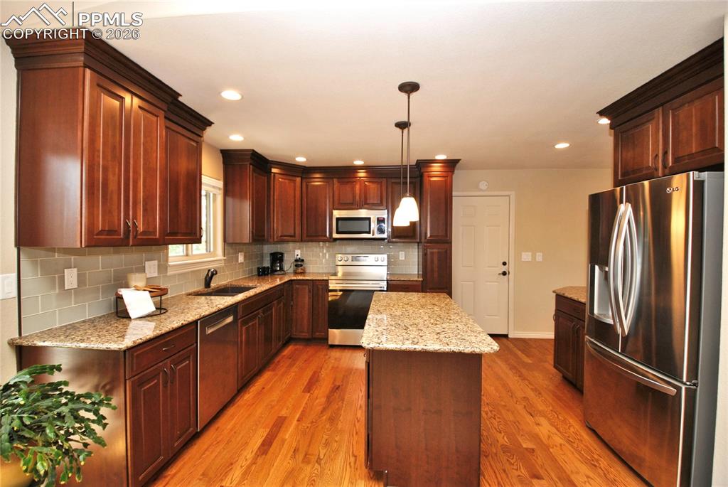 Image 10 of 46: Kitchen