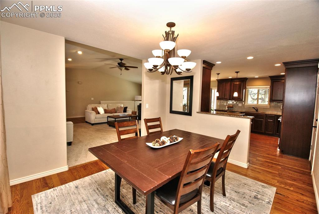 Image 11 of 46: Dining Area