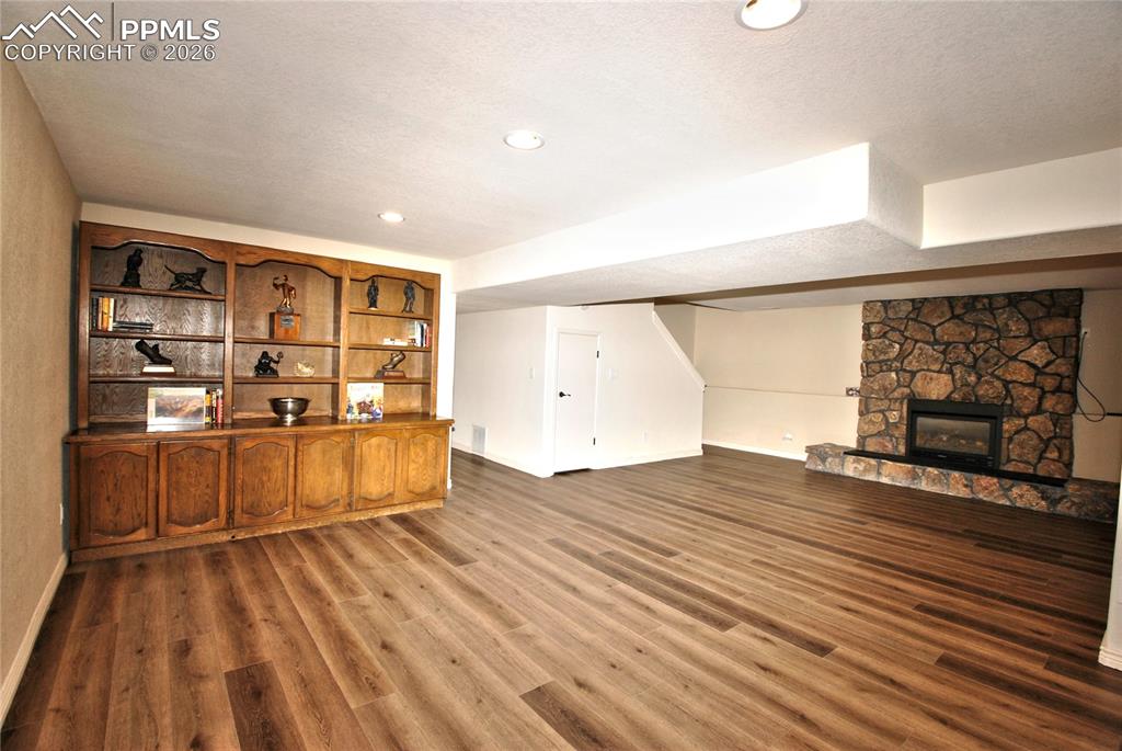 Image 28 of 46: Family Room