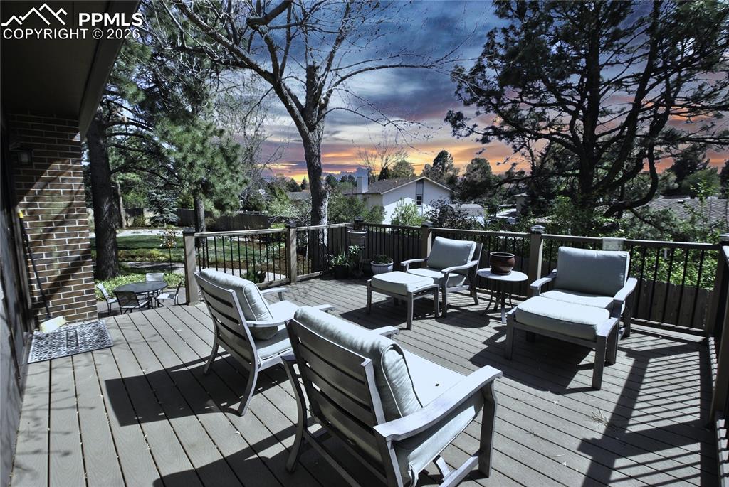 Image 34 of 46: Deck