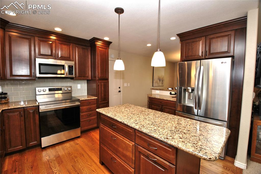 Image 8 of 46: Kitchen