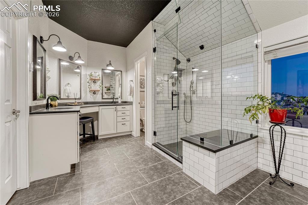 Image 13 of 47: Bathroom