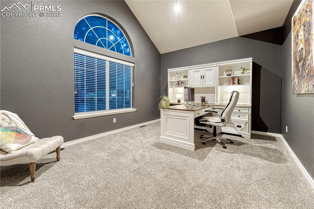 Image 16 of 47: Office