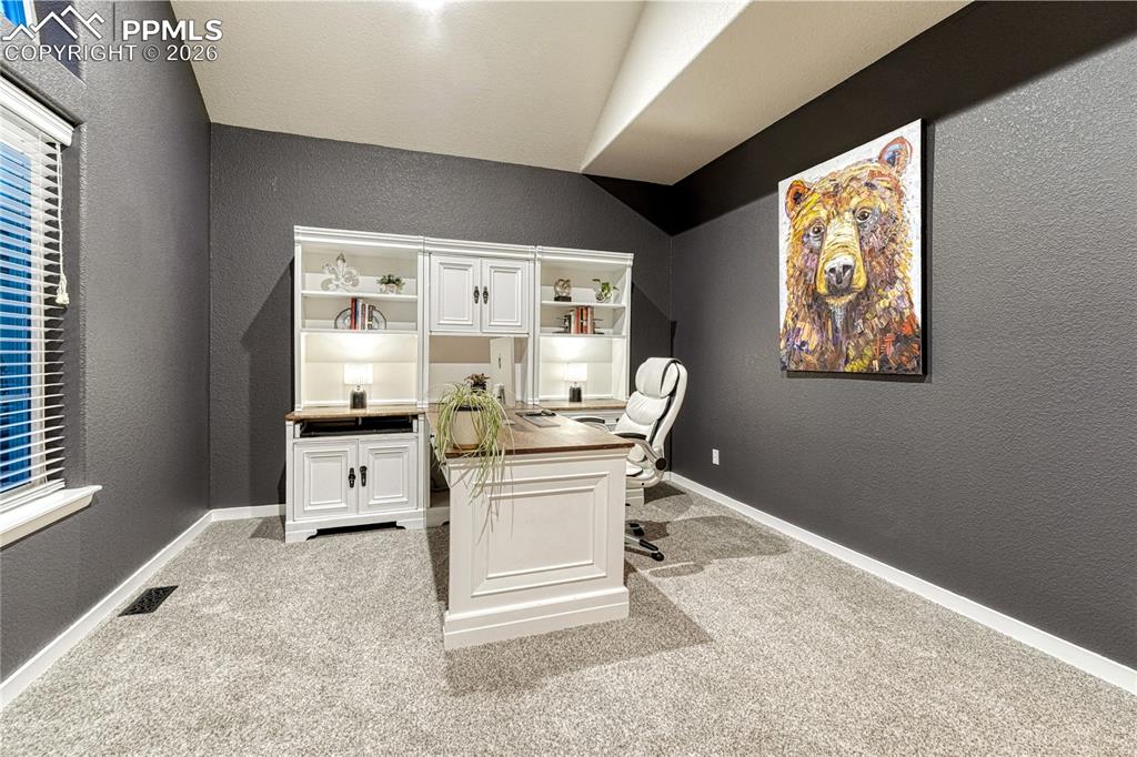 Image 18 of 47: Office