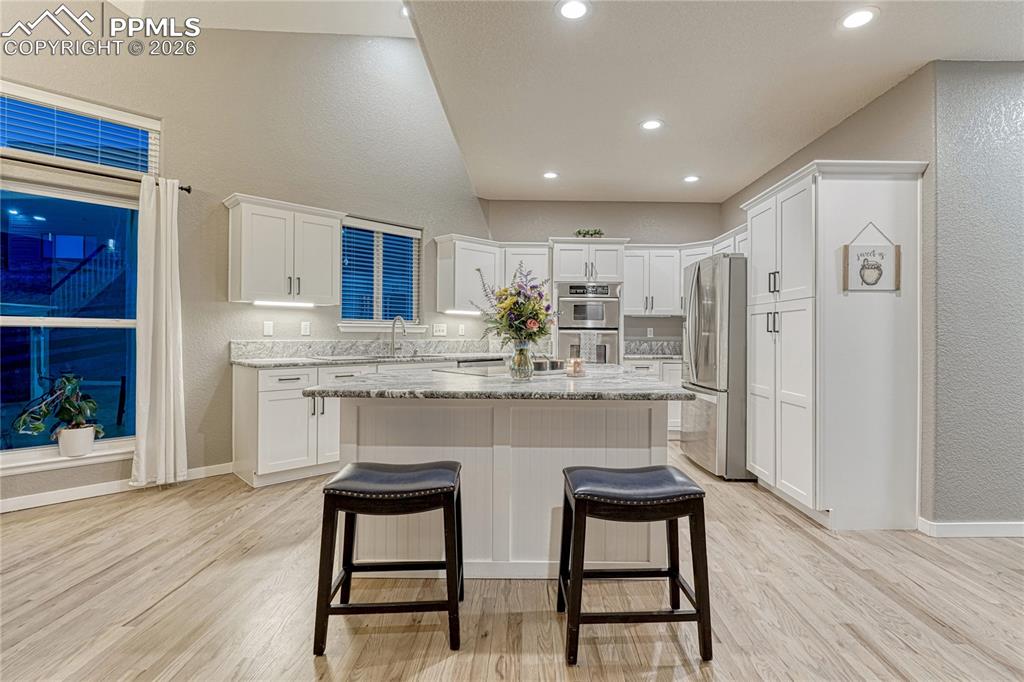 Image 5 of 47: Kitchen