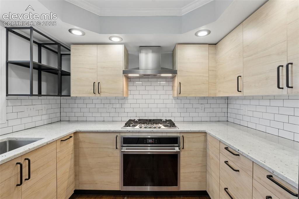 Image 16 of 33: Kitchen