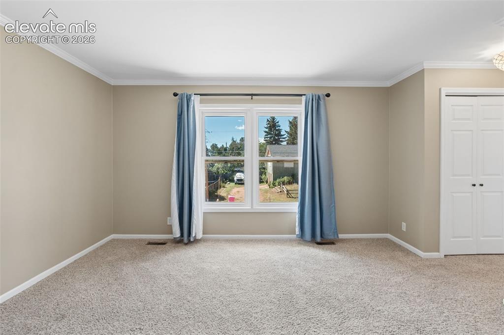 Image 19 of 33: Bedroom