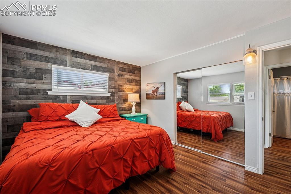 Image 11 of 26: Bedroom