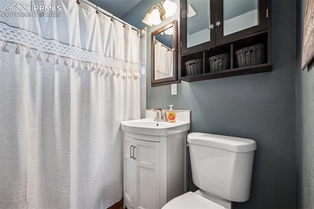 Image 12 of 26: Bathroom