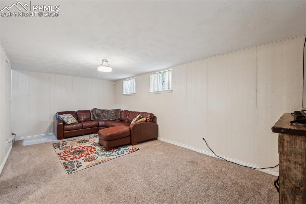 Image 14 of 26: Living Room