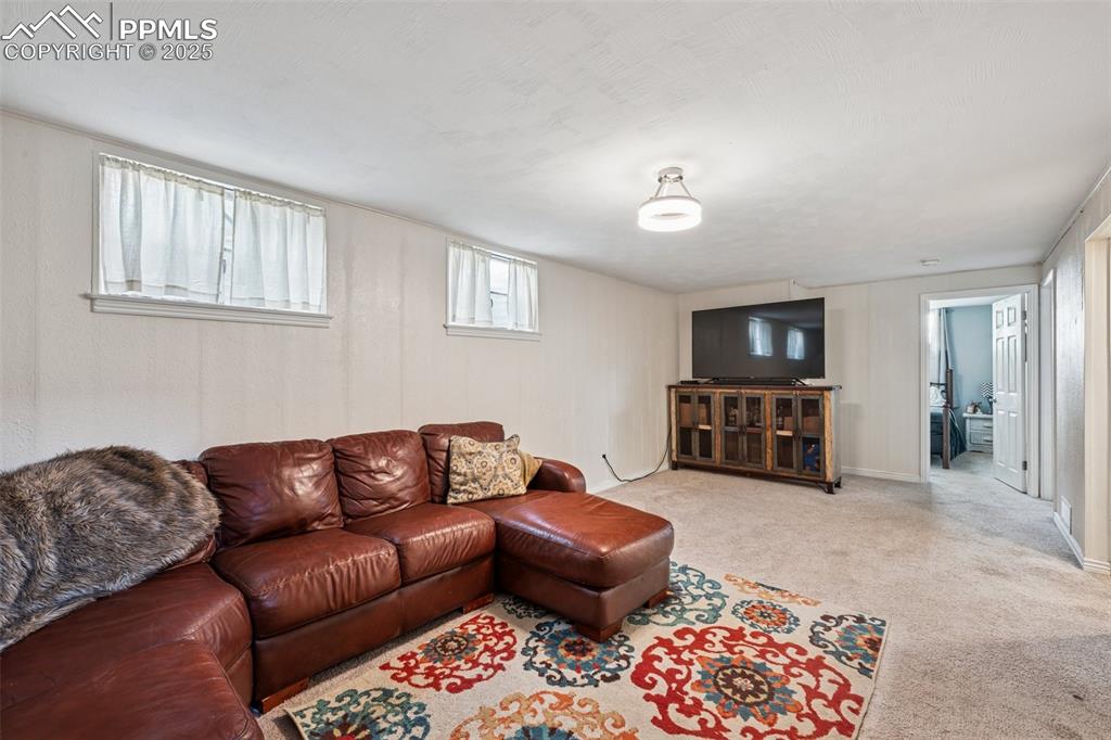 Image 15 of 26: Living Room