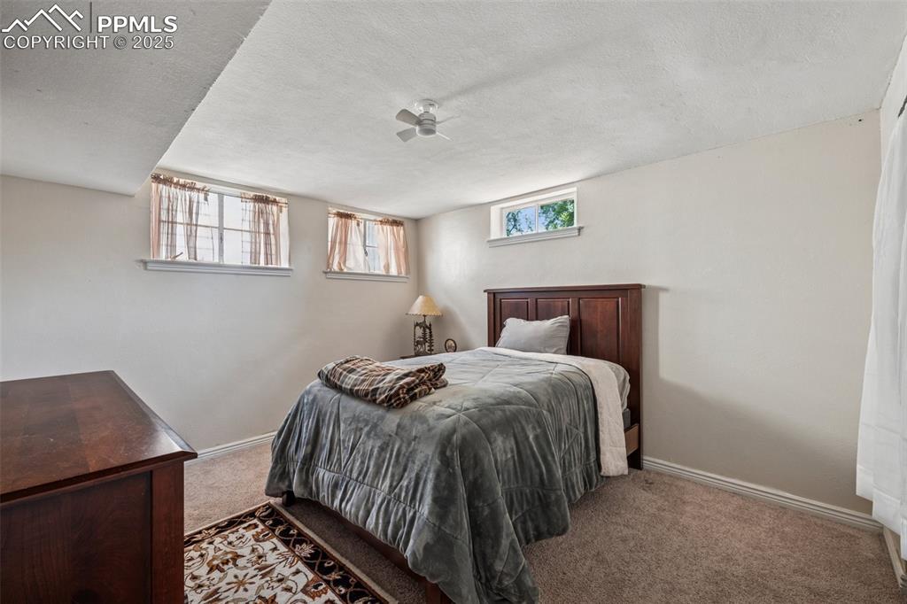Image 16 of 26: Bedroom