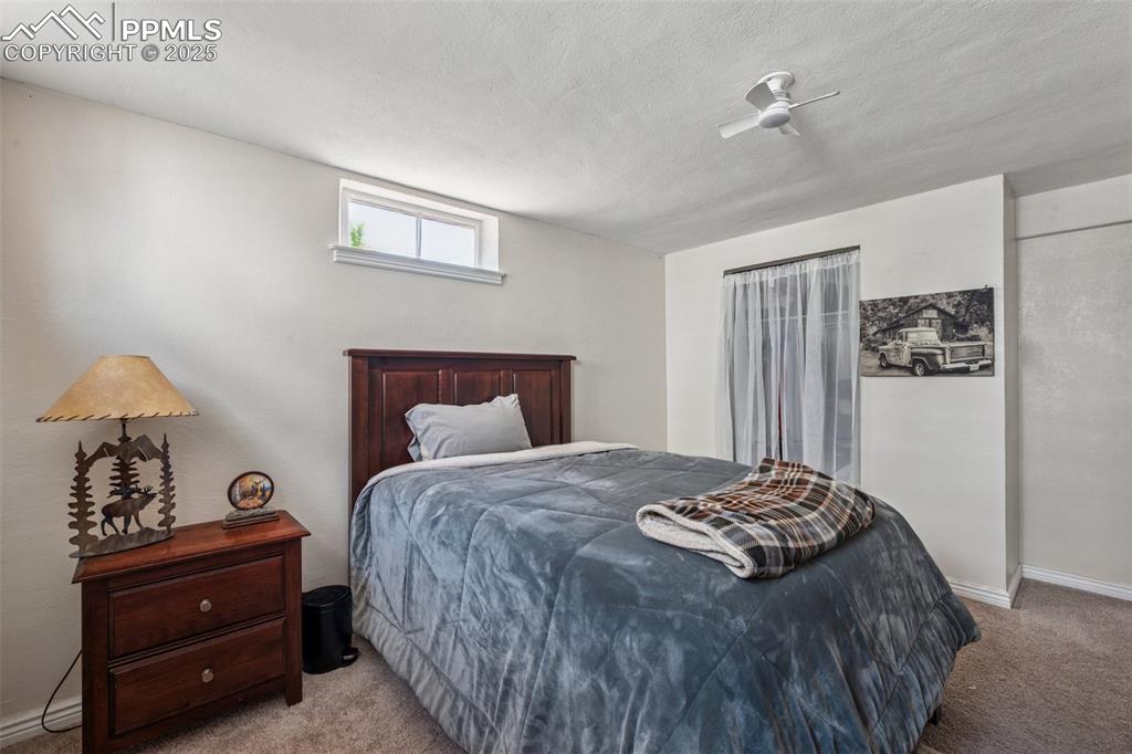 Image 17 of 26: Bedroom