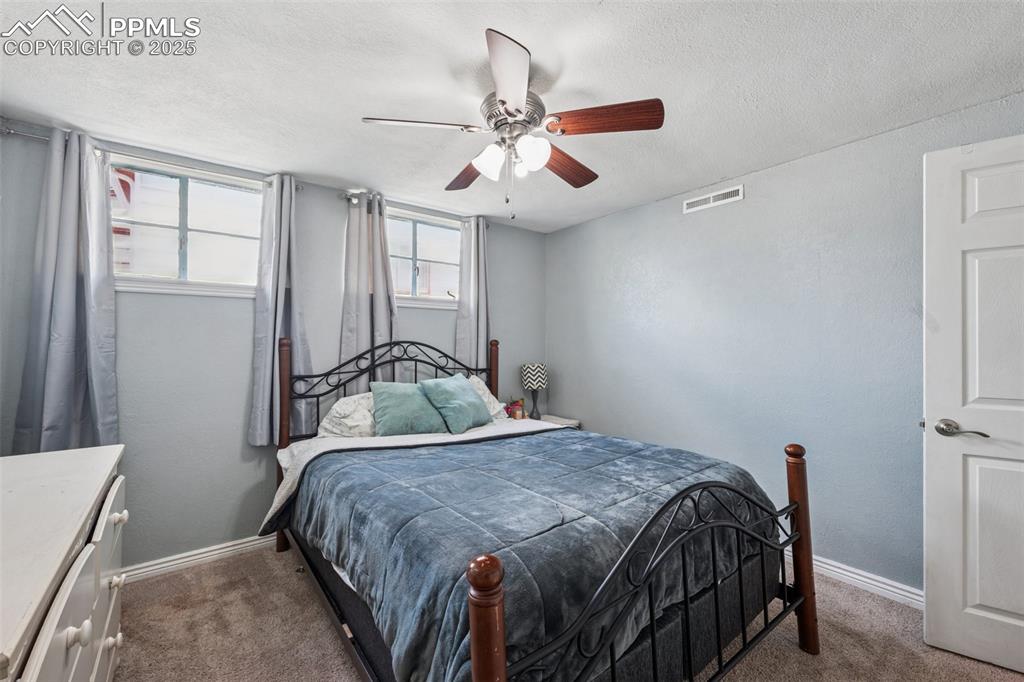 Image 19 of 26: Bedroom