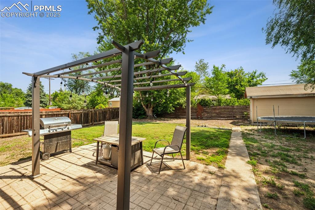 Image 22 of 26: Patio