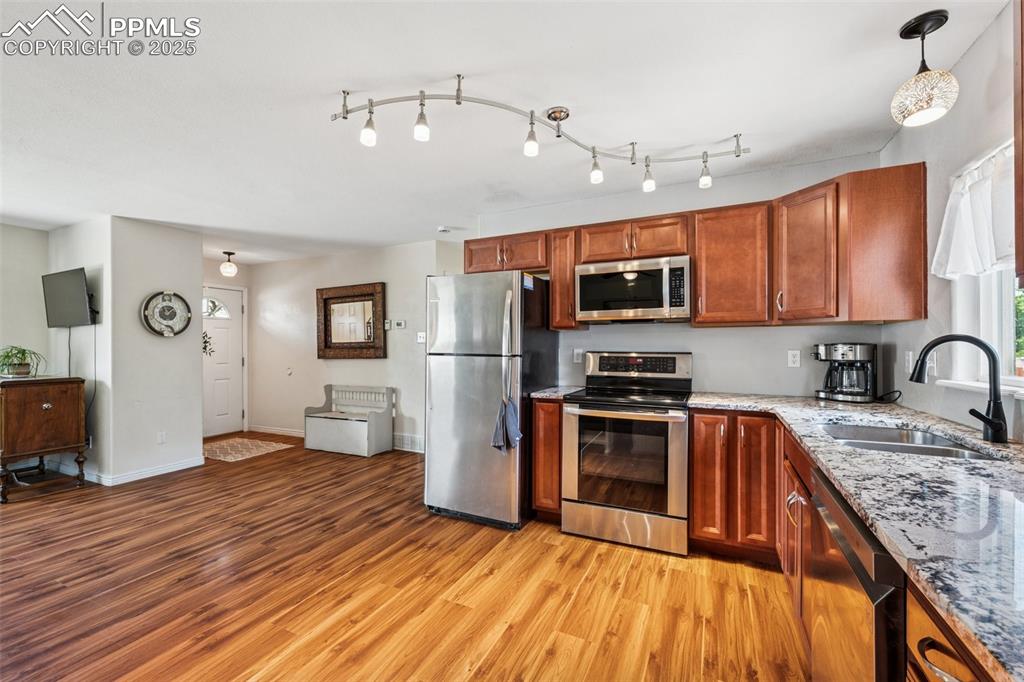 Image 3 of 26: Kitchen