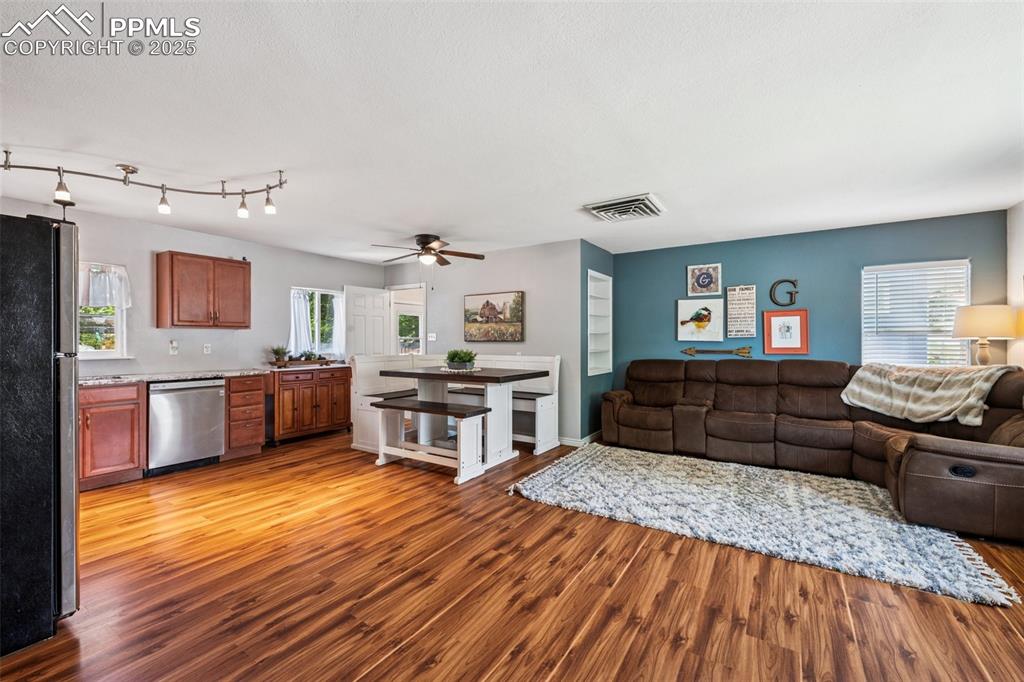 Image 4 of 26: Living Room