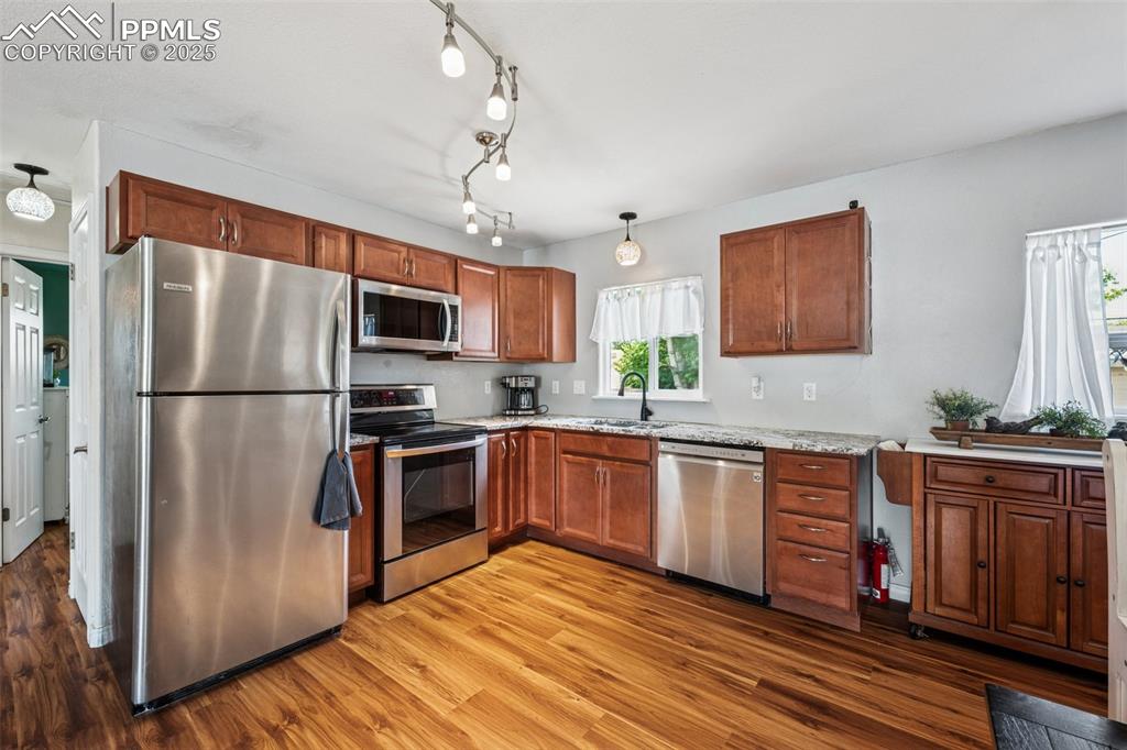 Image 5 of 26: Kitchen