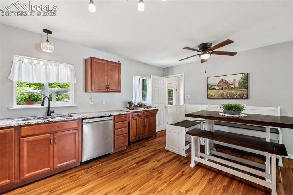 Image 6 of 26: Kitchen