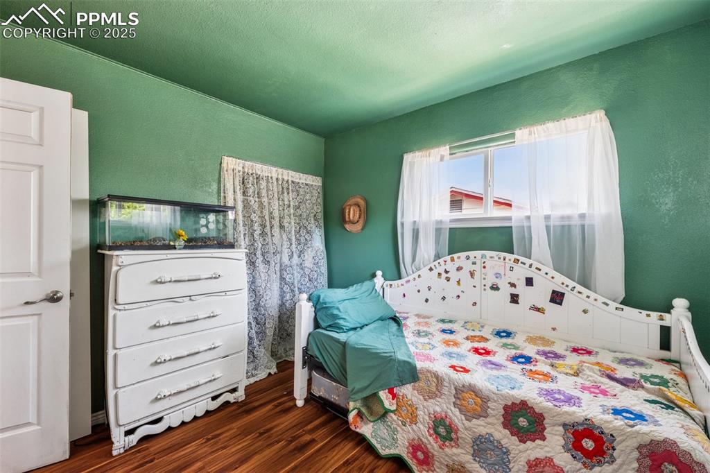 Image 9 of 26: Bedroom