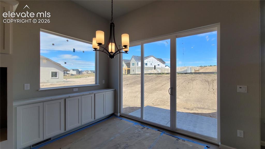 Image 11 of 34: Dining Area