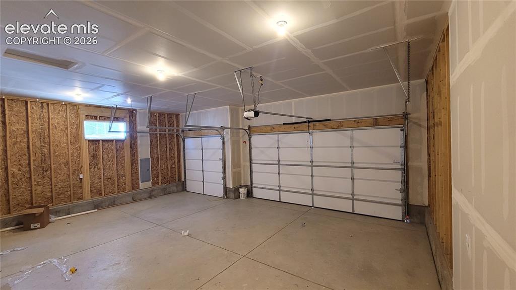 Image 35 of 46: Garage